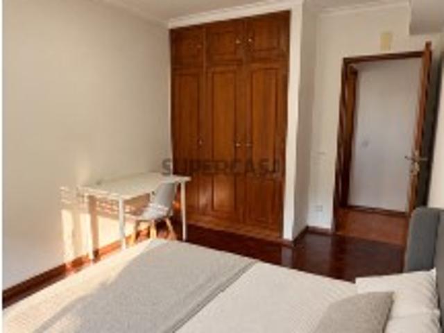 Apartamento T6 em Santa Clara e Castelo Viegas