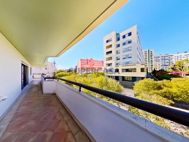 Apartamento T6 exclusivo, em condomínio fechado, no Parque das Nações