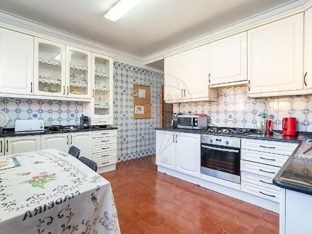 Apartamento T8 à venda em Santo António dos Olivais, Coimbra RE/MAX Portugal