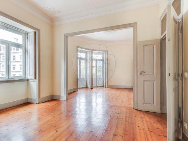 Apartamento T9 à venda em Lisboa
