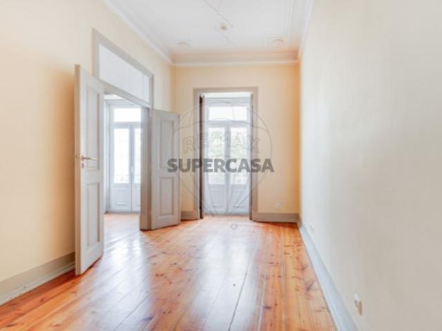 Apartamento T9 em Santo António