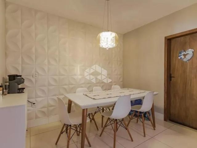 Apartamento térreo de 2 dormitórios, reformado com pátio privativo