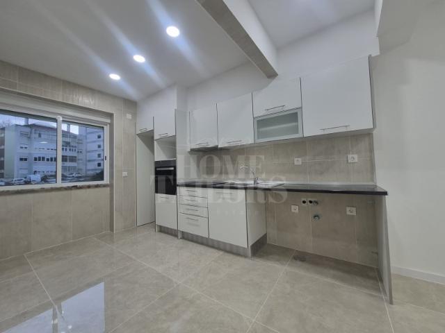 Apartamento T2 Remodelado na Cova da Piedade
