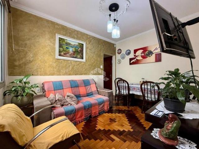 Apartamento térreo com pátio, 3 dormitórios no bairro São João em Porto Alegre RS!