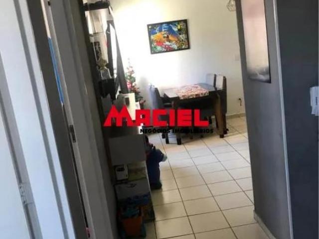 Apartamento térreo com praticidade, conforto e excelente localização dentro do condomínio