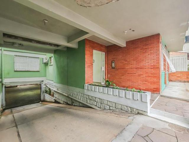 Apartamento térreo com um dormitório, com suíte, totalmente mobiliado no bairro