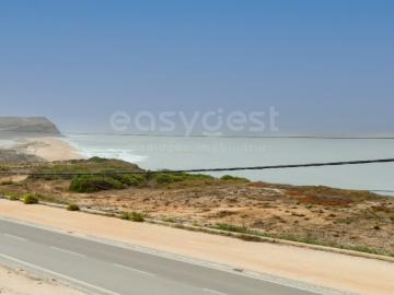 Apartamento Térreo com Vista Mar e Quintal na Praia Azul Santa Cruz