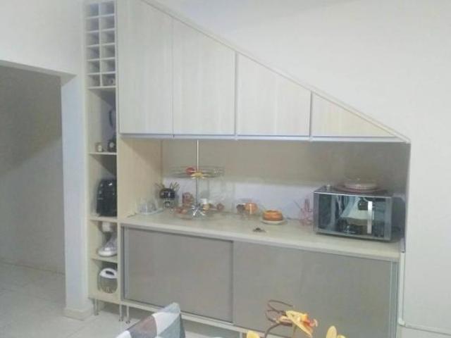 Apartamento térreo com 2 dormitórios e ótimos armários