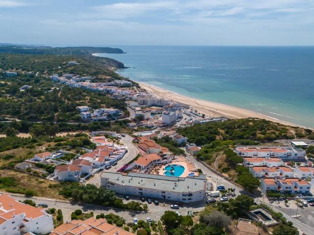 Apartamento térreo com 2 quartos em Salema Beach Club, Algar. 55m² Salema