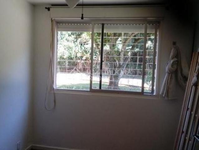 Apartamento térreo de 1 dormitório com 42m2. Garagem próxima à venda separada