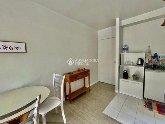 Apartamento térreo de 2 dormitórios com vaga escriturada e infraestrutura completa