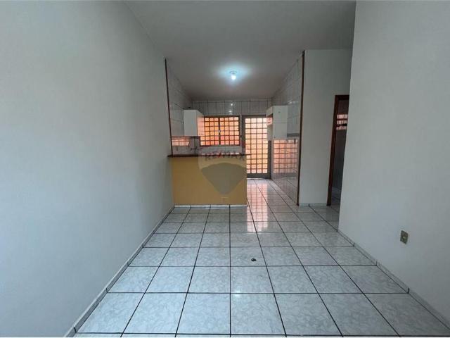 Apartamento térreo de dois dormitórios localizado no Jardim Paraíso