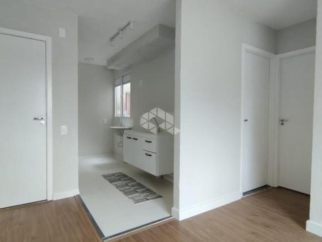 Apartamento térreo semi mobiliado de 2 quartos bem localizado na restinga