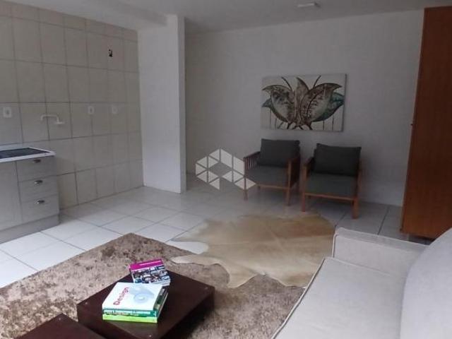 Apartamento térreo semimobiliado com 02 dormitório no bairro Bonfim