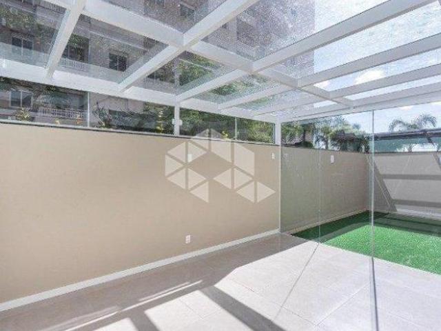 Apartamento térro com pátio, 2 dormitórios, Humaitá Porto Alegre