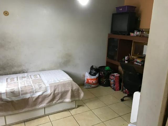 Apartamento tipo casa com 5 andares Construção estilo francês