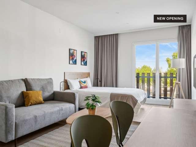Apartamento tipo estudio con balcón y acceso gratuito al gimnasio y piscina