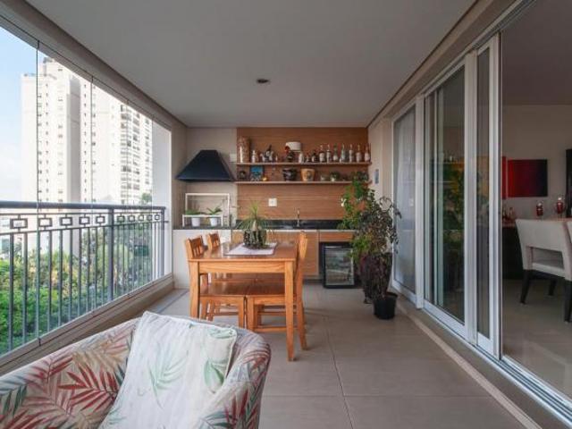 Apartamento tipo para venda com 3 quartos, sendo 3 suítes, 170m²