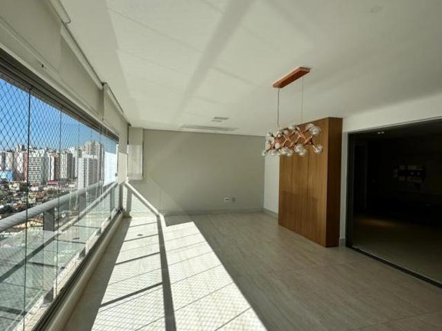 Apartamento tipo para venda com 3 quartos, sendo 3 suítes, 180m²