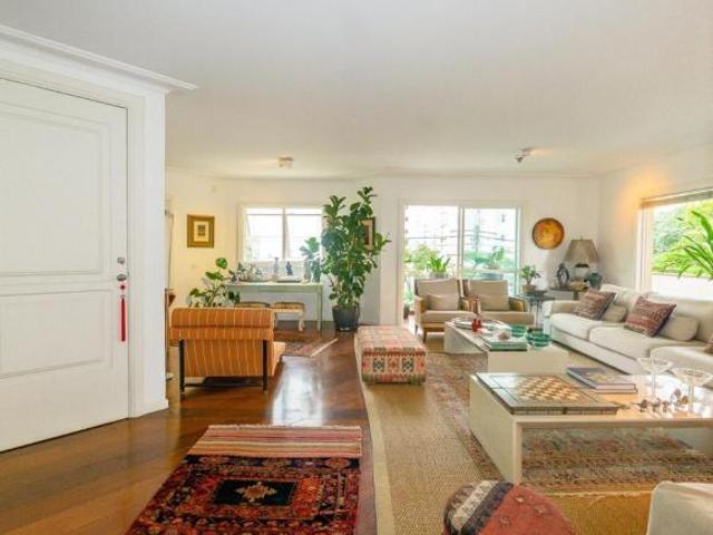 Apartamento tipo para venda com 3 quartos, sendo 3 suítes, 210m²