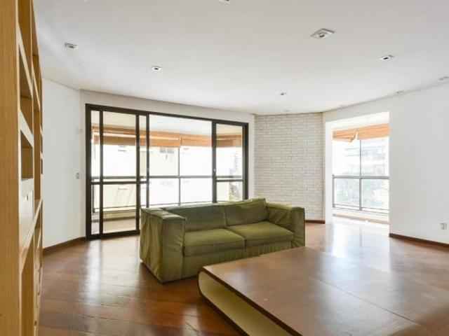 Apartamento tipo para venda com 4 quartos, 323m²