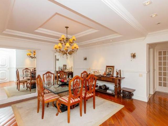 Apartamento tipo para venda e locação em Moema com 4 quartos, sendo 3 suítes, 155m²