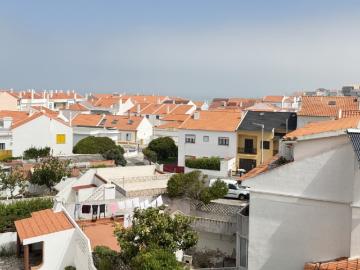 Apartamento tipo T2+2, no centro Santa Cruz
