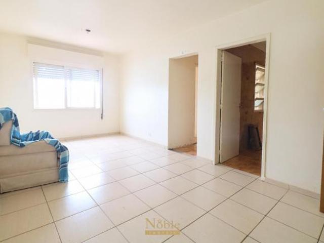 Apartamento todo reformado com 2 dormitórios, vaga de garagem no Centro de Torre