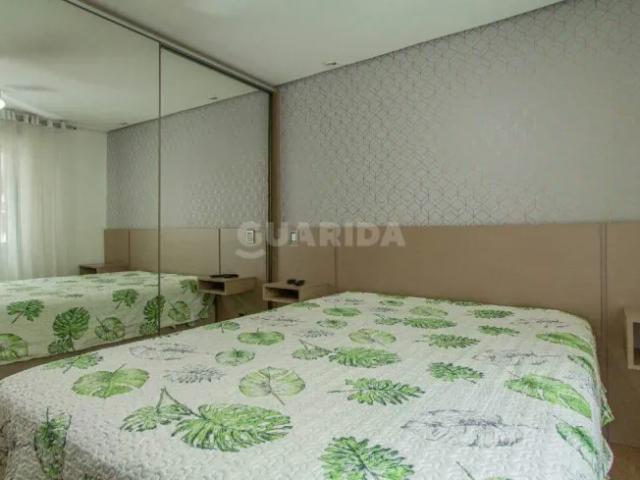 Apartamento totalmente mobiliado com 1 quarto e vaga de garagem no Passo D'areia!
