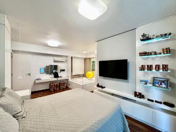 Apartamento totalmente mobiliado com varanda no Leblon