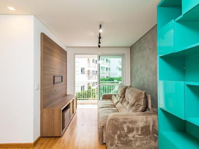 Apartamento totalmente mobiliado em condomínio clu