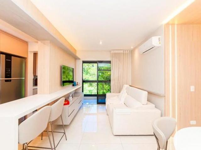 APARTAMENTO TOTALMENTE MOBILIADO EM SANTA FELICIDADE | 2 QUARTOS | 2 VAGAS | FACE LESTE
