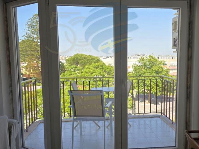 Apartamento totalmente remodelado, com vista de mar, a pouco. 92m² Cascais e Estoril