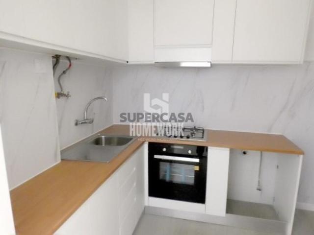 Apartamento totalmente remodelado com vista direta para o rio | Último piso