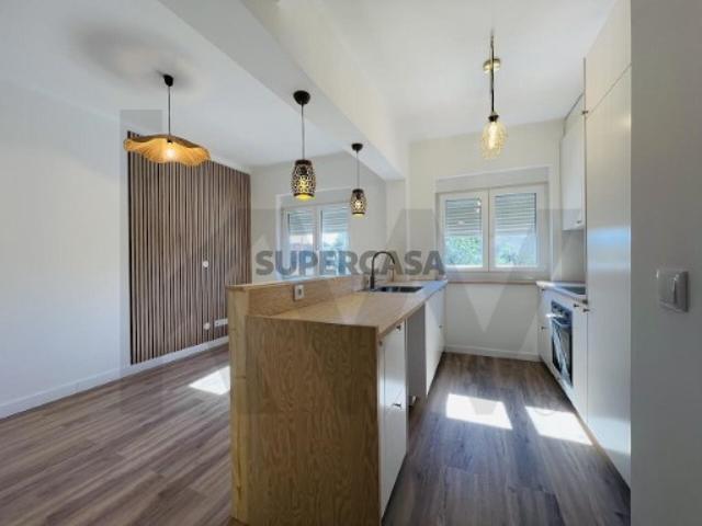 Apartamento totalmente renovado no centro do Montijo 1º andar