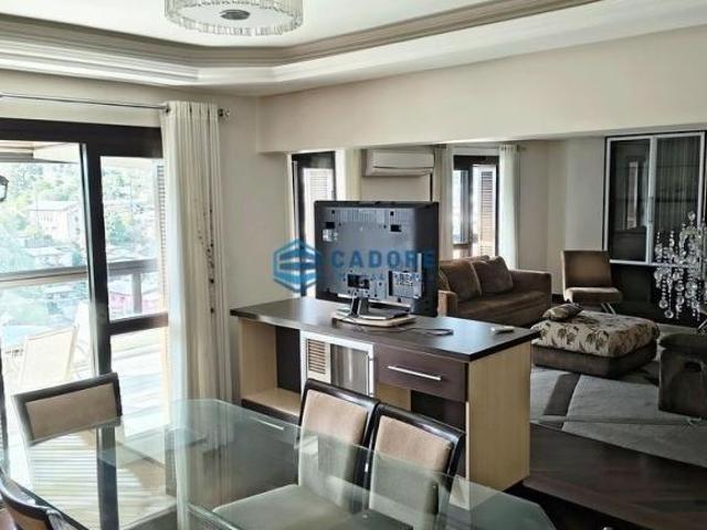 APARTAMENTO TRÊS DORMITÓRIOS NO SAGRADA FAMÍLIA