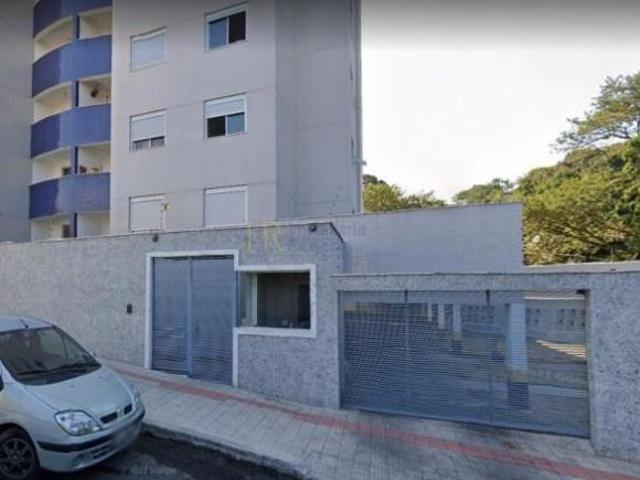 APARTAMENTO TRES QUARTOS COM AREA PRIVATIVA