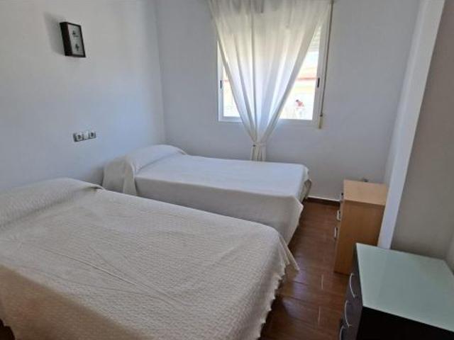 Apartamento ubicado en primera línea playa Daimús, destaca por su privilegiada orientación noroeste