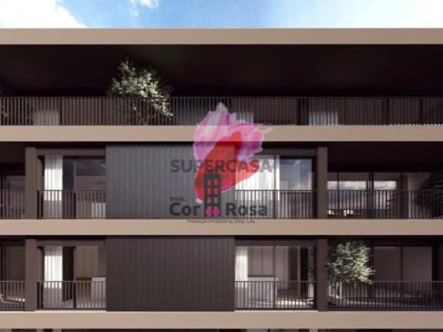 Apartamento último andar com terraço Mesão Frio