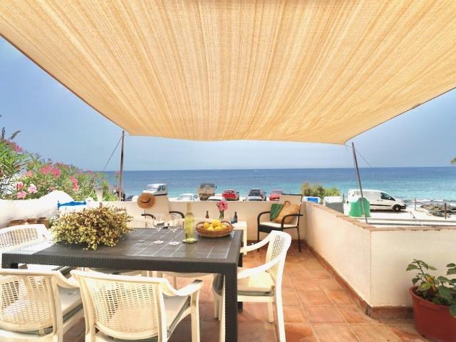 Apartamento único en primera línea, junto al&amp nbsp centro. 110m² Moraira
