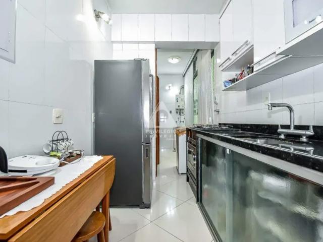 Apartamento de 3 quartos reformado com vaga na escritura em Copacabana