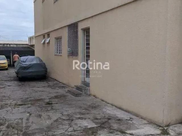 Apartamento à venda, 3 quartos, Segismundo Pereira Uberlândia/MG Rotina Imobiliária