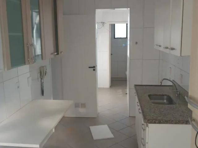Apartamento à venda com 3 quartos, sendo 1 suíte Centro, Campos dos Goytacazes, RJ