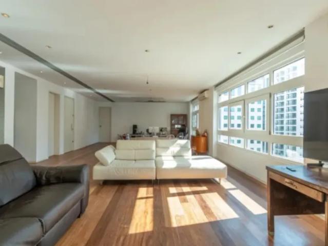 Apartamento à venda em São Paulo SP: 3 quartos, 3 suítes, 5 banheiros, 1 vaga de garagem, 240 m² no