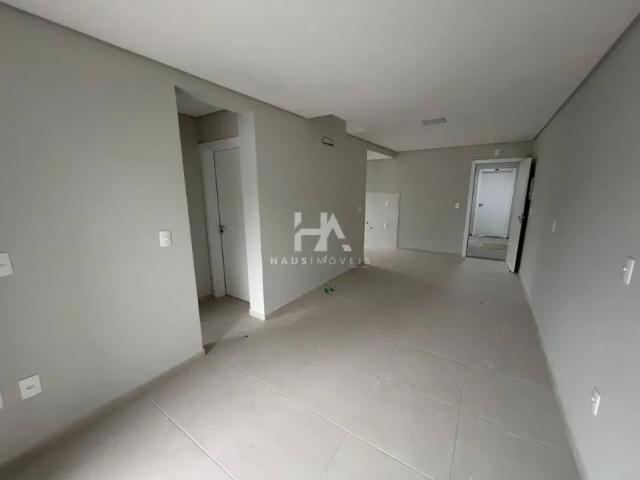 Apartamento à venda no bairro Barra do Rio Cerro, com 63 m² e 2 dormitórios/quartos