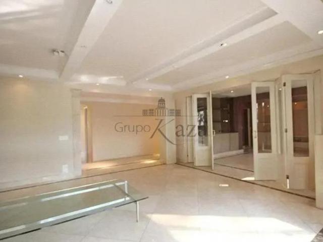 Apartamento Vila Nova Conceição 3 Suítes 350m² Próximo ao Parque Ibirapuera e Praça Pereira