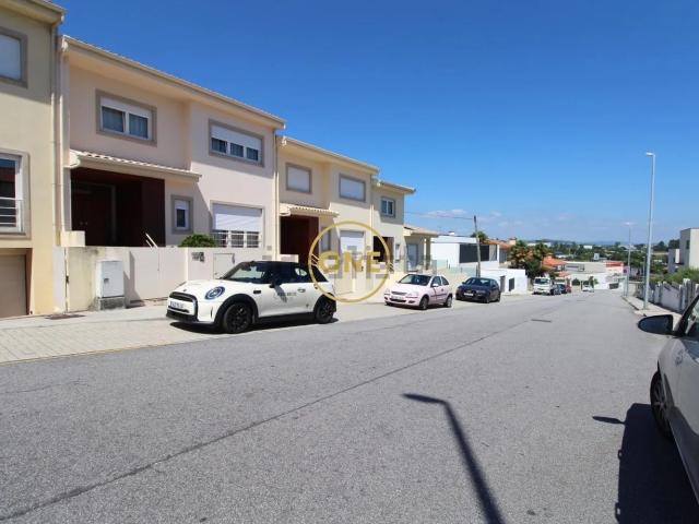 Apartamento, Vila Nova de Famalicão e Calendário