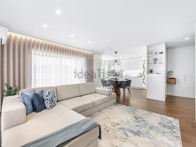 Apartamento, Vila Nova de Famalicão e Calendário