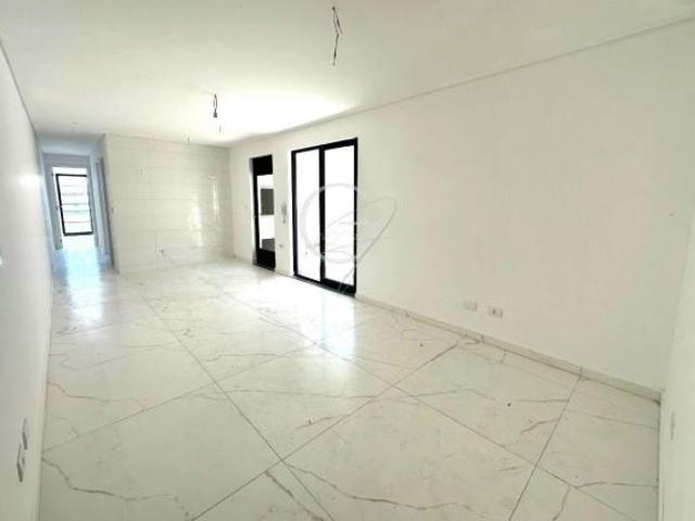 APARTAMENTO A DUAS QUADRAS DO MAR EM PRAIA DE LESTE!