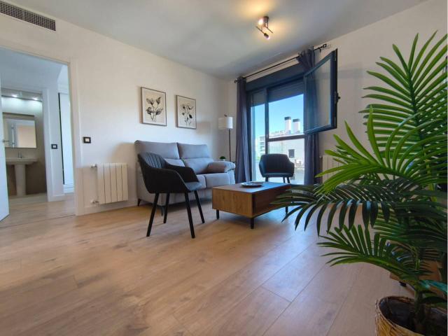 Apartamento a estrenar con piscina, pistas de pádel y garaje en avenida de Elvas